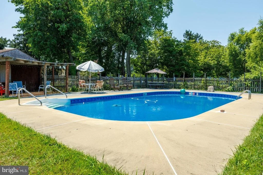 Photo of 2208 HORNS POINT ROAD