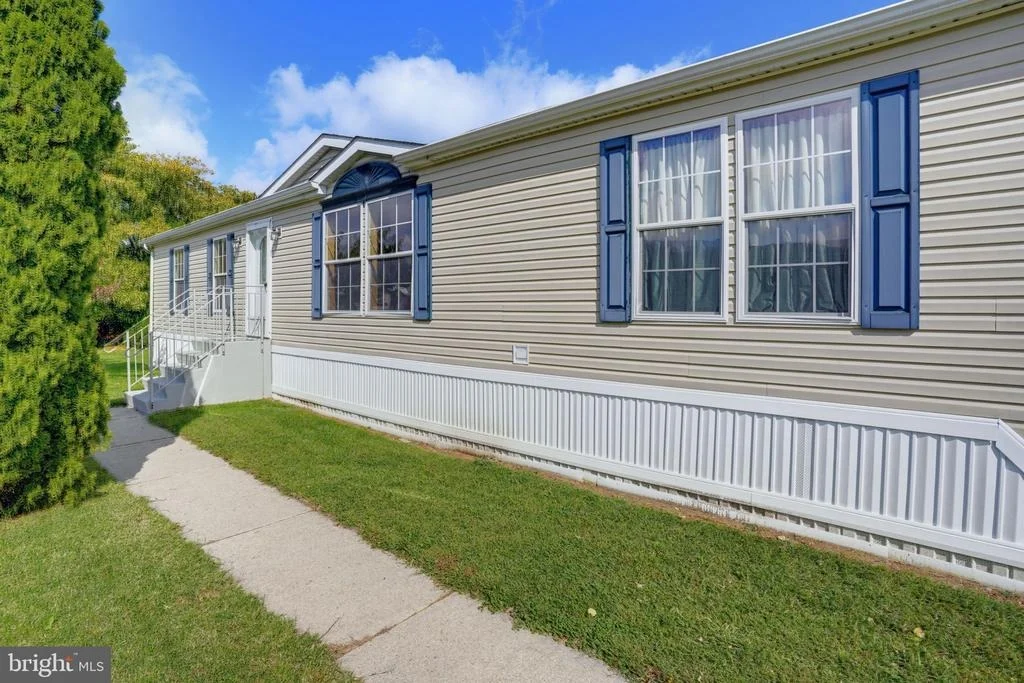 Photo of Unit 211 at 302 FOX POINTE DRIVE