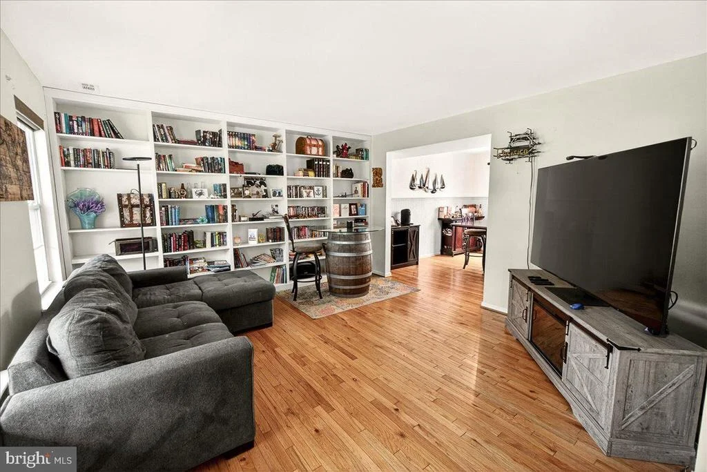 Photo of 3847 HOLLY DRIVE