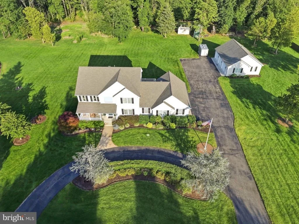 Photo of 646 ALBERTSON ROAD