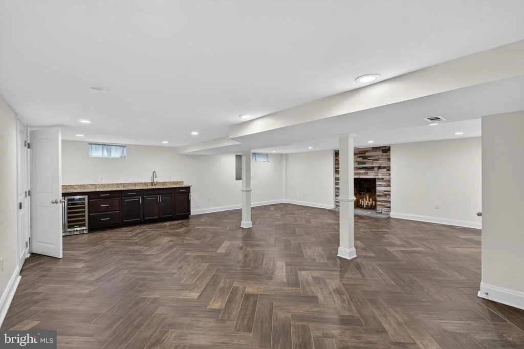 Photo of 620 DOUGLAS STREET