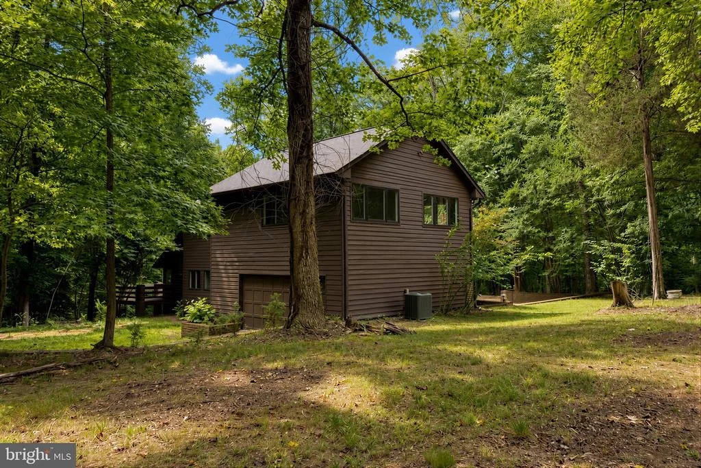 Photo of 8425 MAUSEN LANE