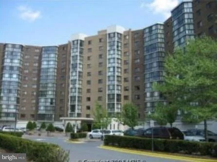 Photo of Unit 815 at 15100 INTERLACHEN DRIVE