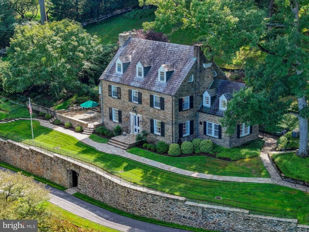 Photo of 1860 CIRCLE ROAD