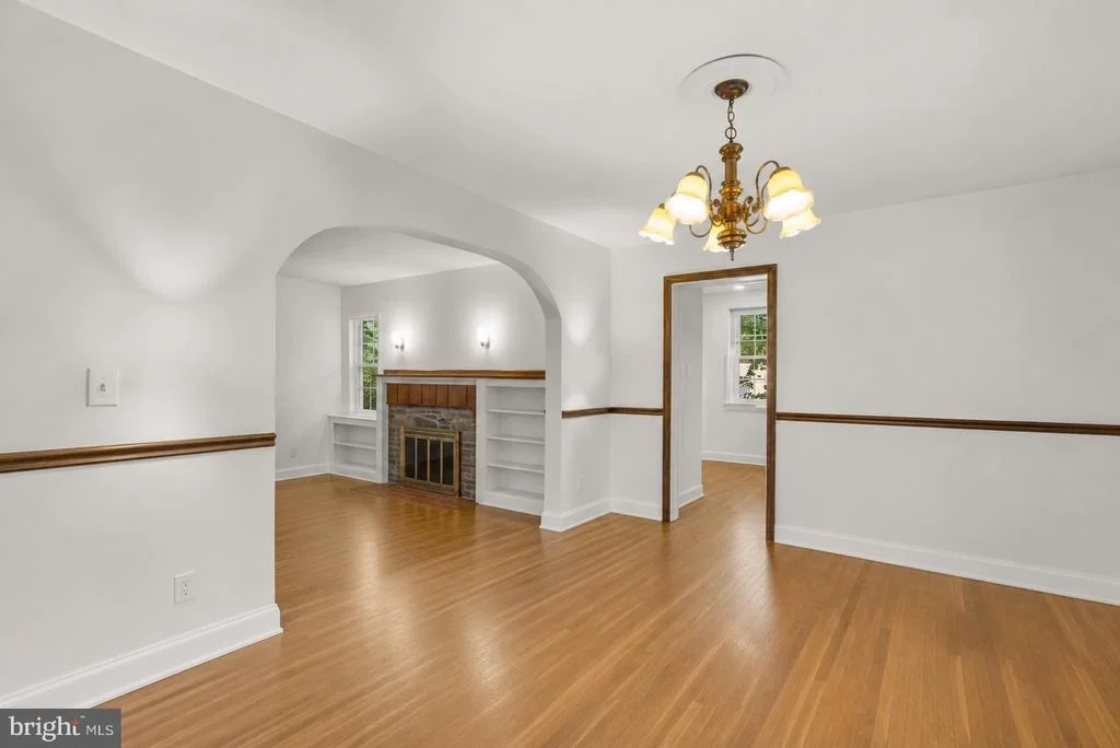 Photo of 8911 BRADFORD ROAD