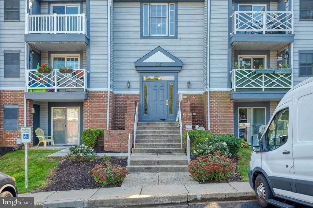 Photo of Unit 207J at 207 OAK LEAF CIRCLE