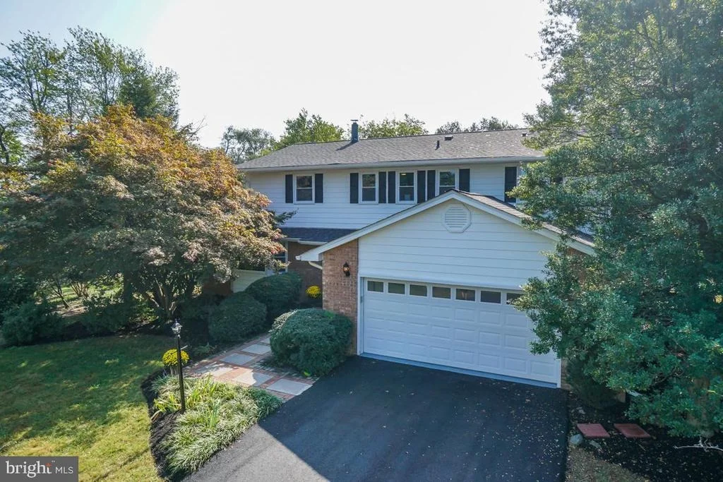 Photo of 913 SADDLEBACK COURT