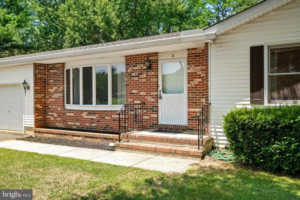 Photo of 6 ELEANOR DRIVE