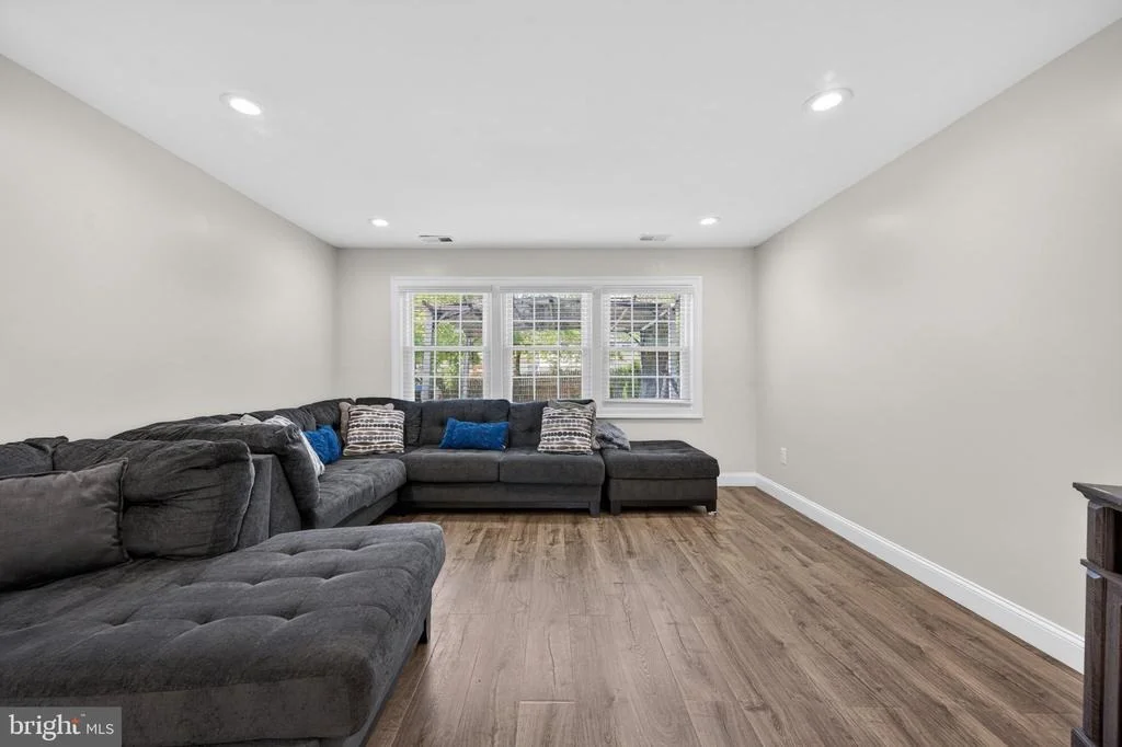 Photo of 4202 MINSTRELL LANE