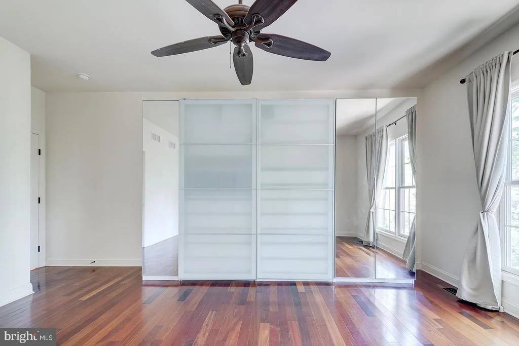 Photo of 142 W SHORE DRIVE