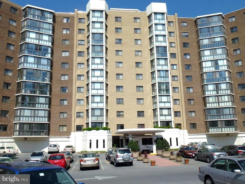 Photo of Unit 3322 at 15115 INTERLACHEN DRIVE