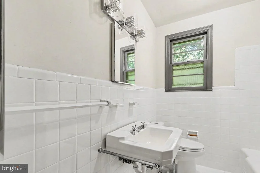 Photo of 1202 HILLSIDE BOULEVARD