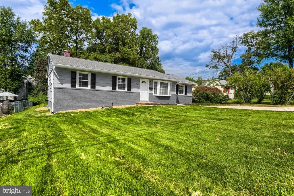 Photo of 696 W MAPLE ROAD