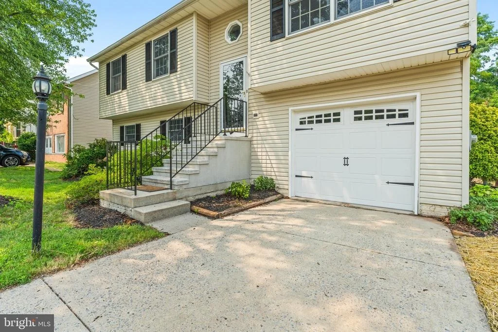Photo of 1015 CHERYLS COURT