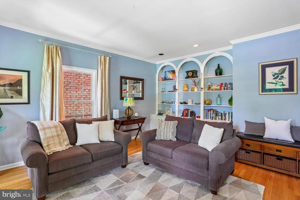 Photo of 465 TSCHIFFELY SQUARE ROAD