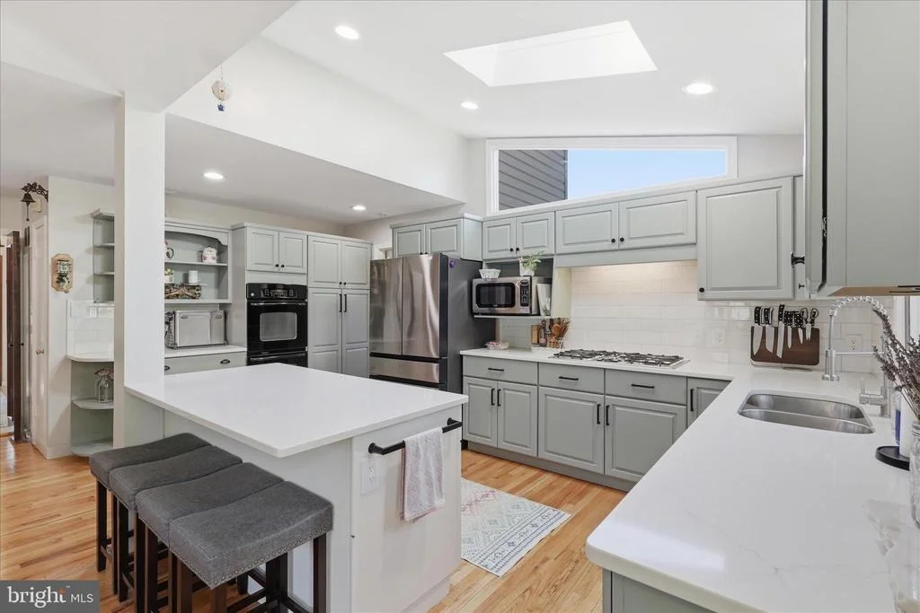 Photo of 8604 RIVERSIDE ROAD
