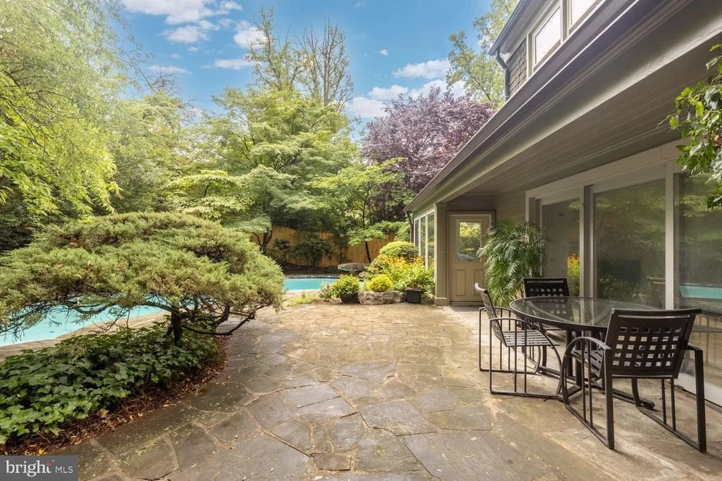 Photo of 5810 OVERLEA ROAD