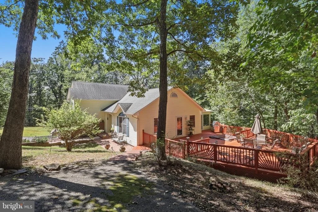 Photo of 24 SYDNEY CIRCLE