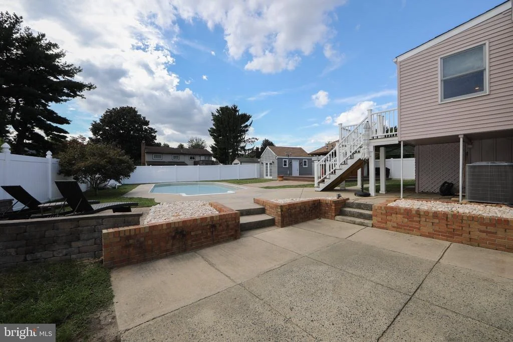 Photo of 787 LANCING ROAD