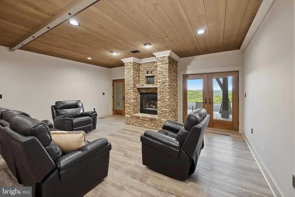 Photo of 415 NAZELROD ROAD