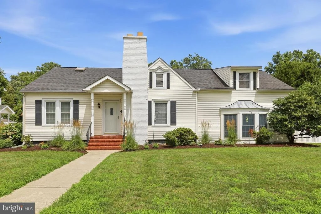 Photo of 727 N GOVERNORS AVENUE