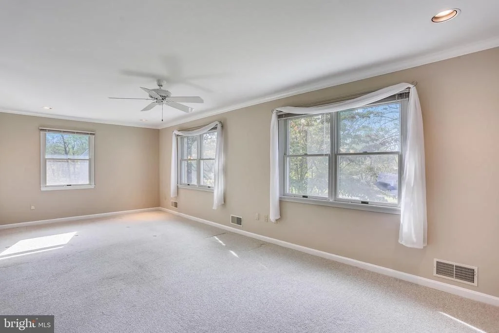 Photo of 19005 PLUMMER DRIVE