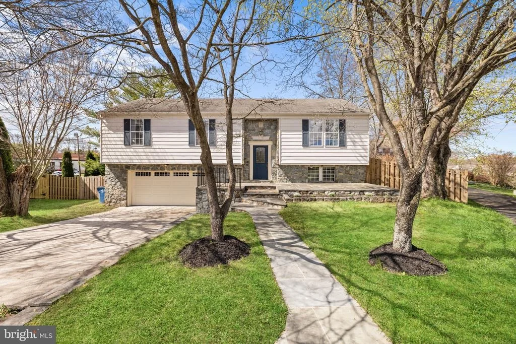 Photo of 6104 BROADWICK COURT