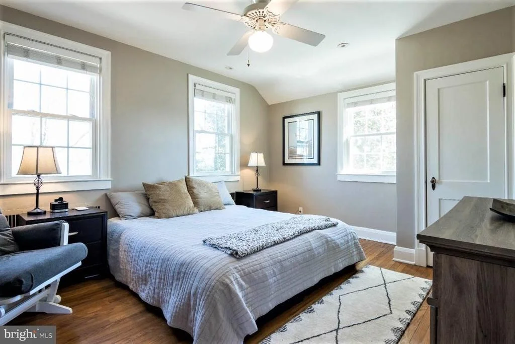Photo of 620 ALDERSHOT ROAD