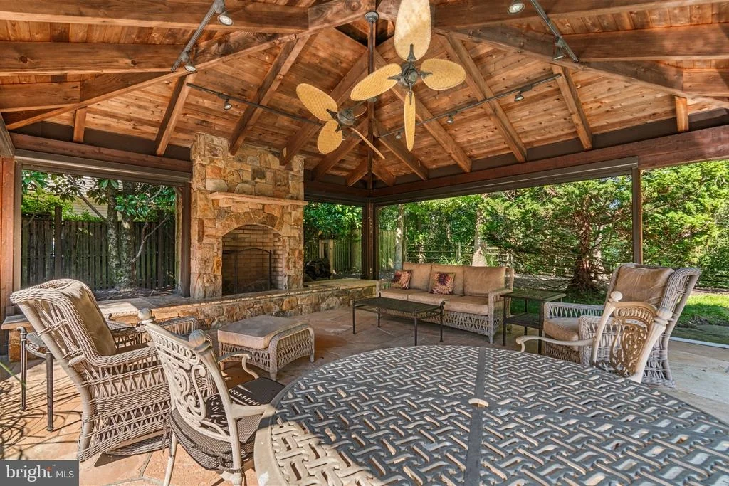 Photo of 370 EAGLE HILL ROAD