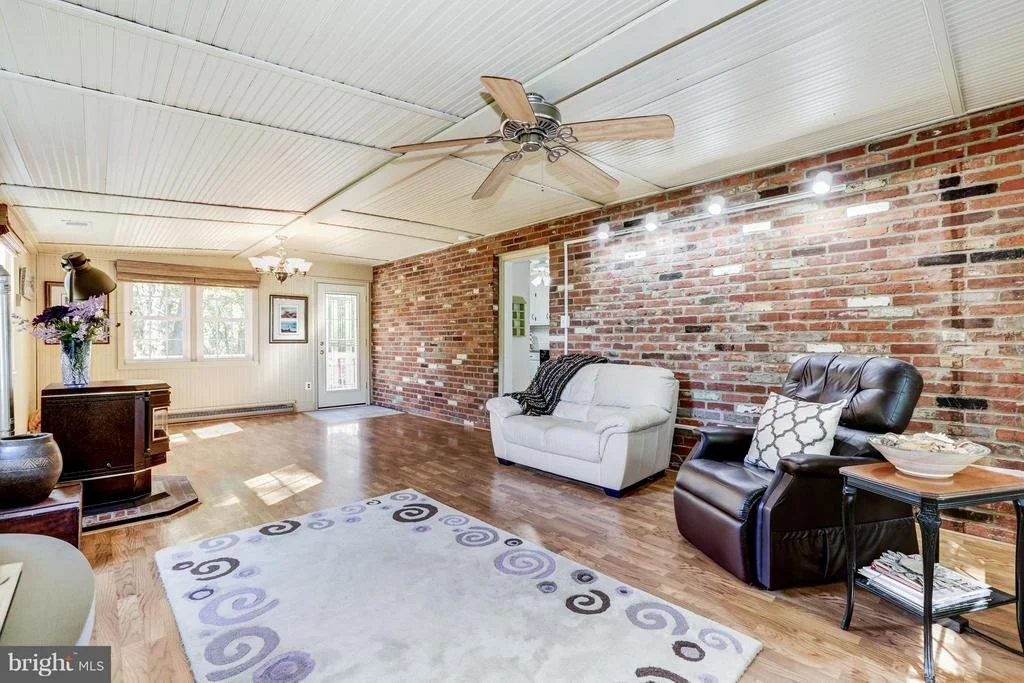 Photo of 18112 MUNCASTER ROAD
