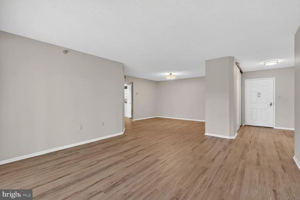 Photo of Unit 3521 at 15115 INTERLACHEN DRIVE