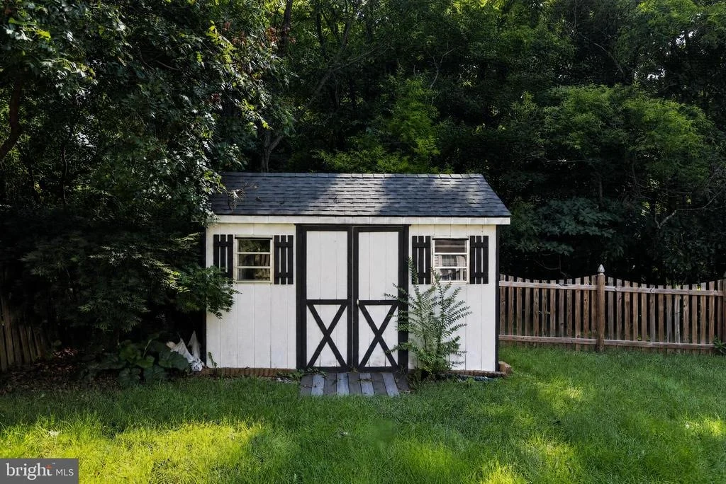 Photo of 5630 ROUNDTREE LANE