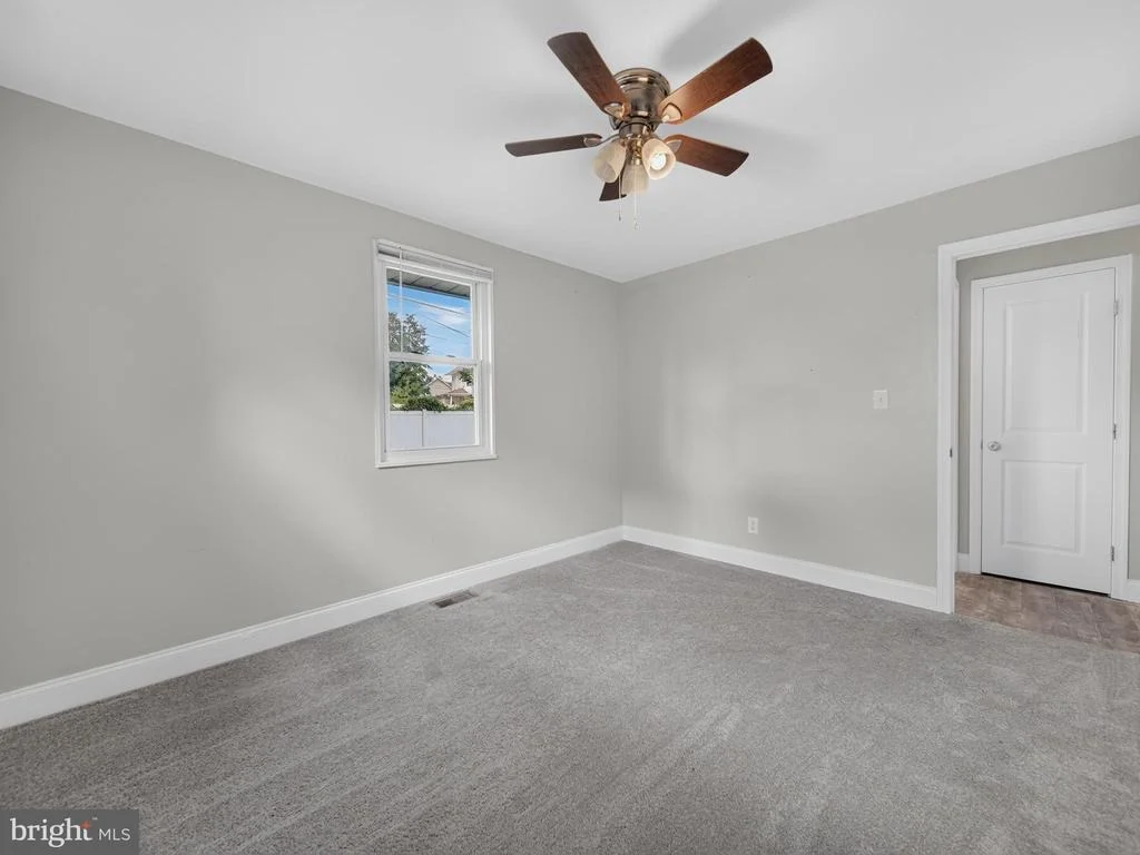 Photo of 504 HAMLEN ROAD