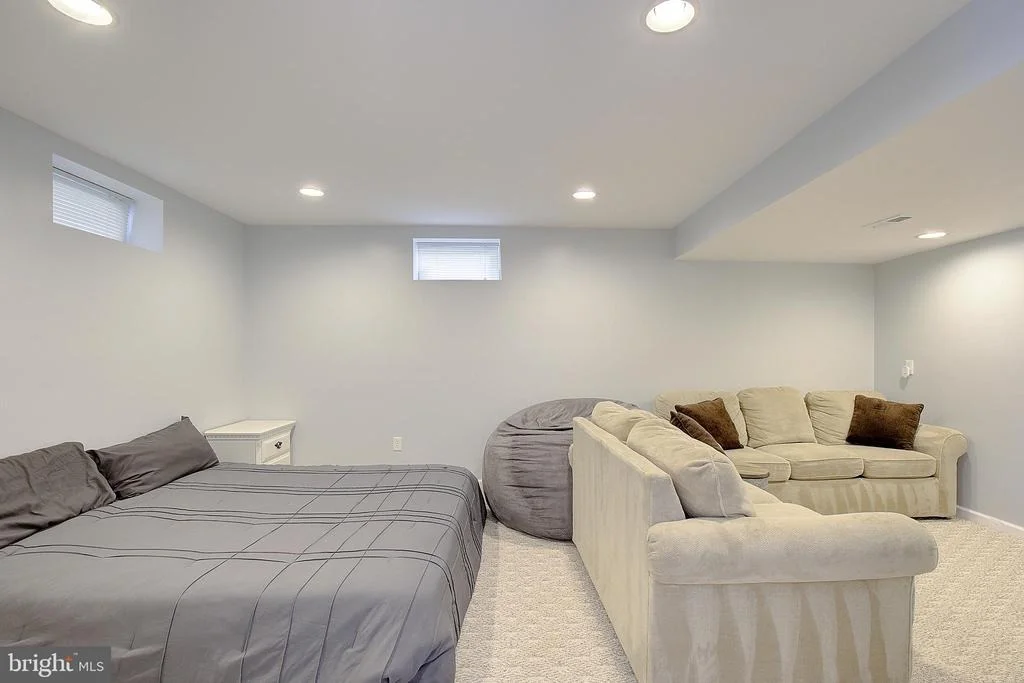 Photo of 2424 VALLEY BROOK LANE