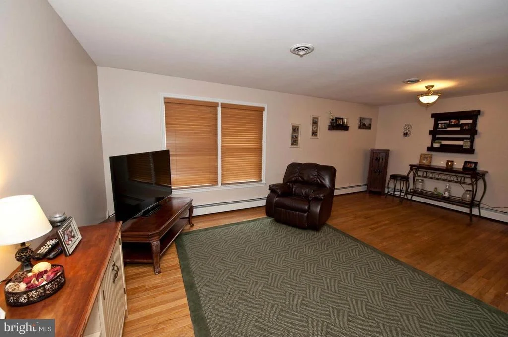 Photo of 5002 LEE HILL CIRCLE