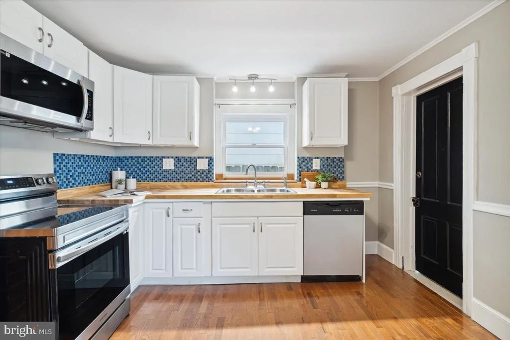 Photo of 218 5TH STREET W