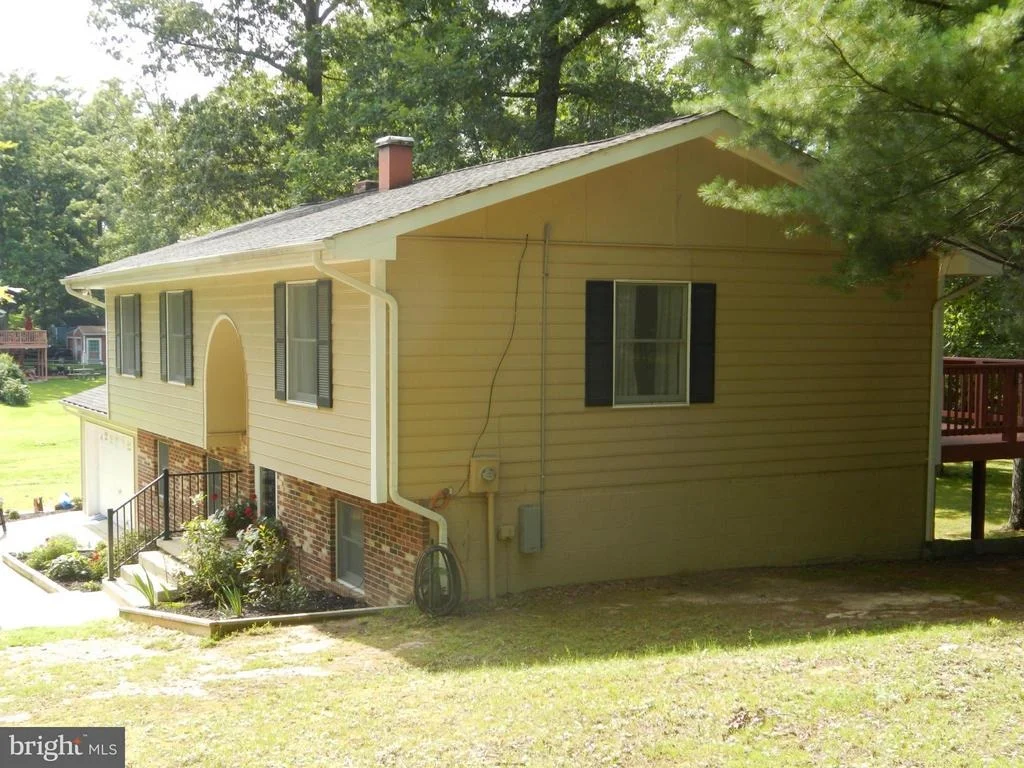 Photo of 45286 BAREFOOT DRIVE