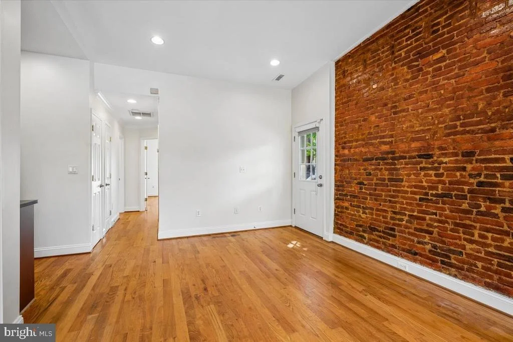 Photo of 1339 C STREET NE