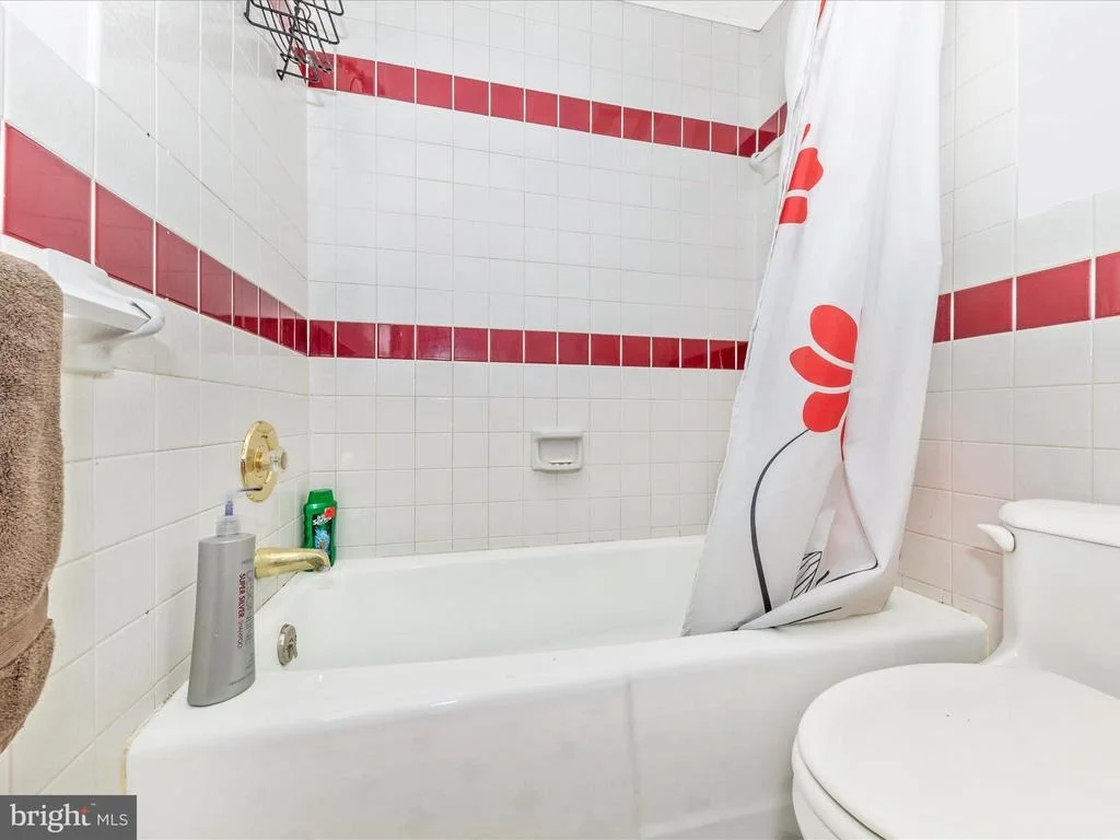 Photo of 9242 OAK TREE CIRCLE