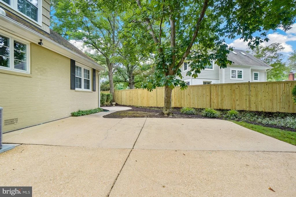 Photo of 8524 DOTER DRIVE