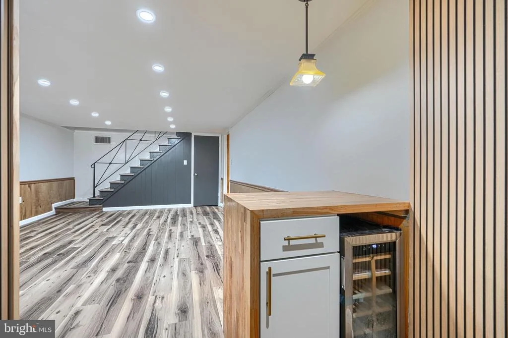 Photo of 6821 BARNETT ROAD