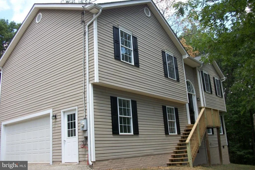 Photo of 401 BLUEBIRD TRL