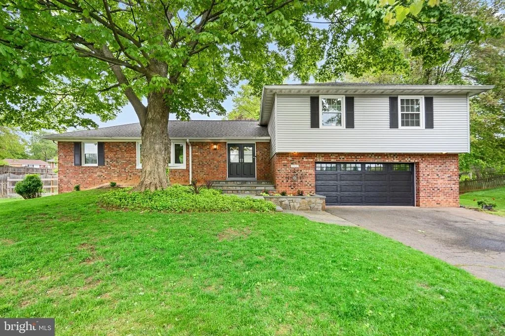 Photo of 17621 PRINCE EDWARD DRIVE