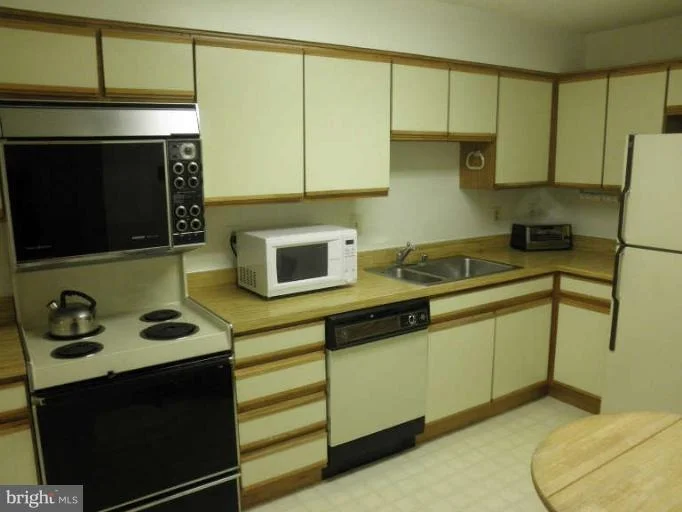 Photo of Unit 5607 at 3330 LEISURE WORLD BOULEVARD