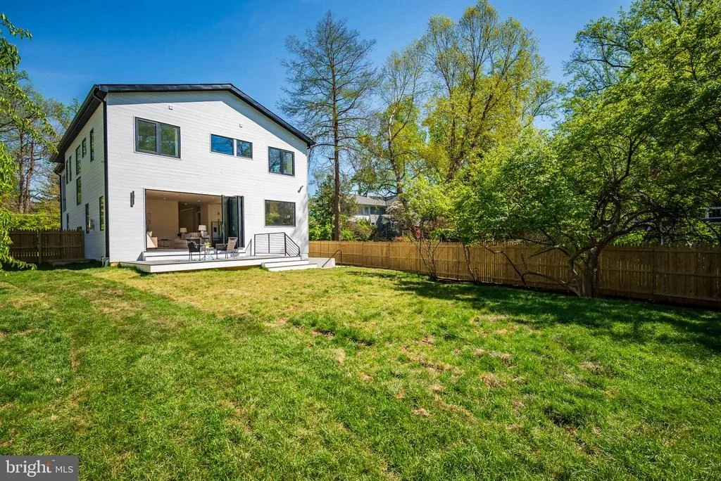 Photo of 8908 MOHAWK LANE