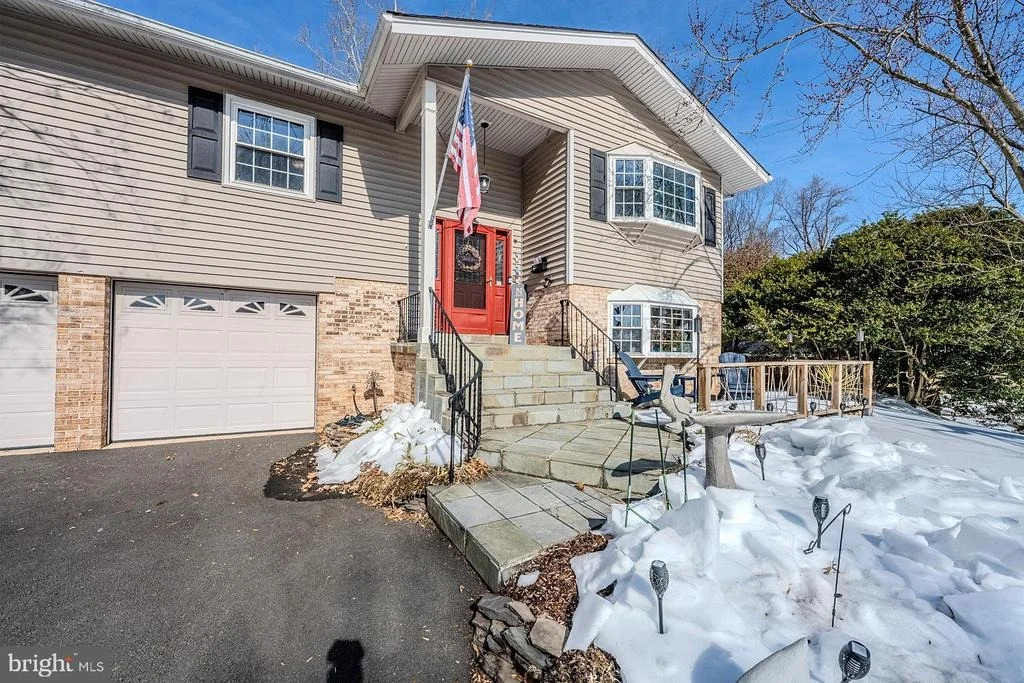 Photo of 6112 HARMON PLACE