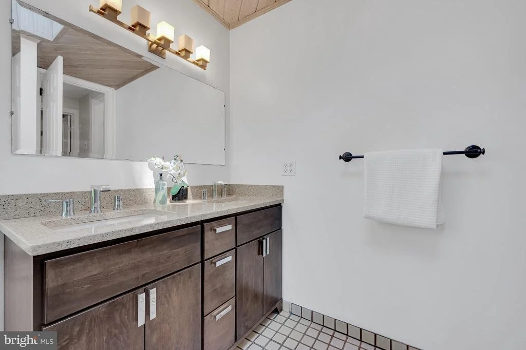 Photo of 2418 FOREST GLEN ROAD