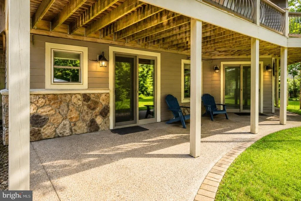 Photo of 250 LAKE POINTE DRIVE
