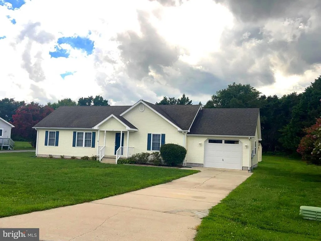 Photo of 28 CIRCLE DRIVE W