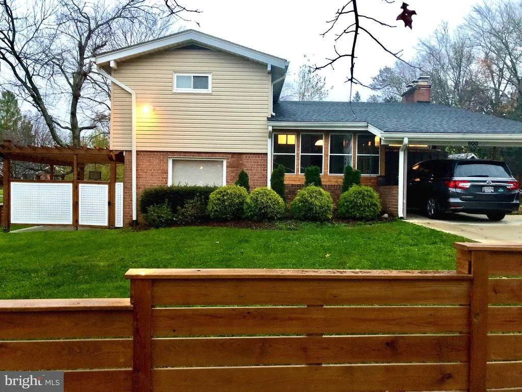 Photo of 800 HILLSBORO DRIVE